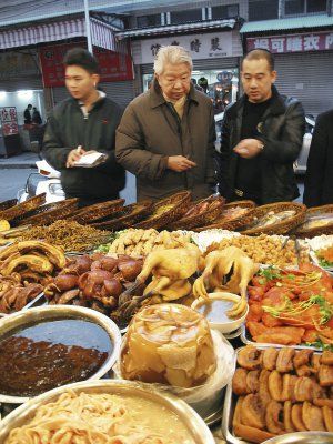 香港美食家蔡澜（中）：潮州风味乡土菜式